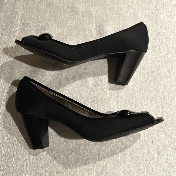 Naturalizer Peep Toe Faux Leather Pumps - Picture 5 of 6